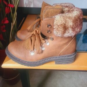 Wanted Tan Boots with fur